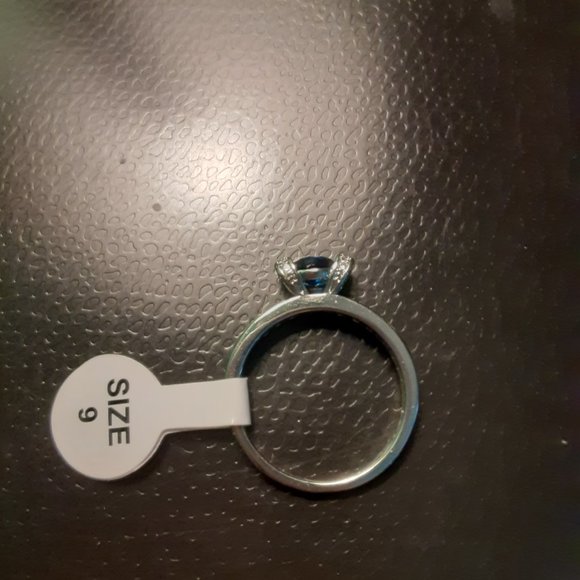 Ring - Picture 3 of 3